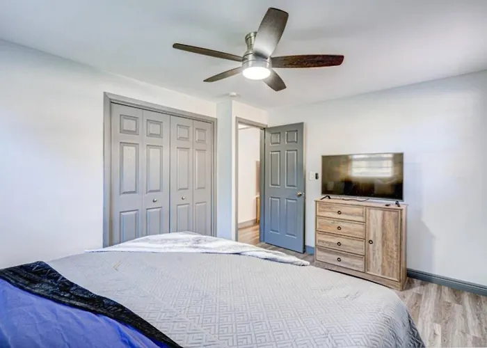 Сasa de vacaciones King Sleep Number Bed • Prime Location *